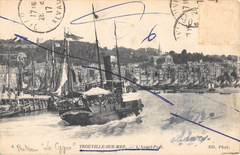 Carte postale ancienne Trouville L'Avant Port