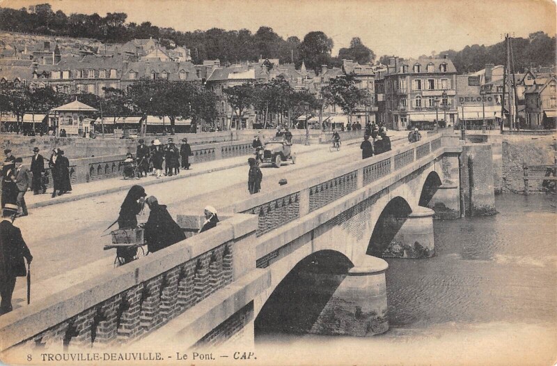Carte postale ancienne Trouville Deauville Le Pont à Deauville