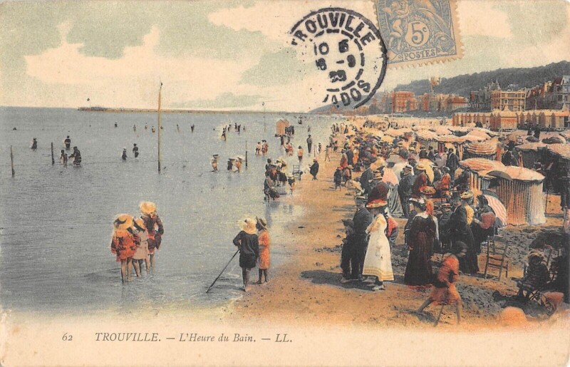 Carte postale ancienne Trouville L'Heure Du Bain