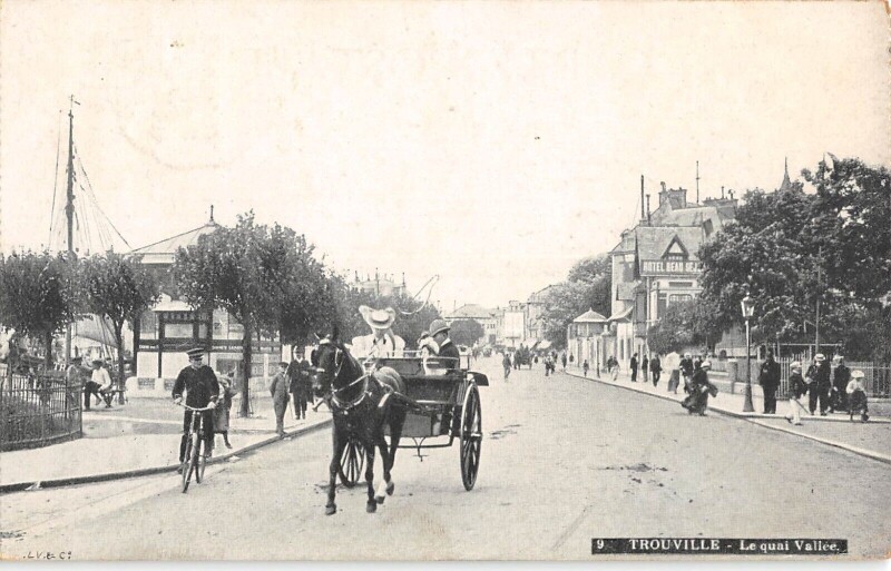 Carte postale ancienne Trouville Le Quai Vallee