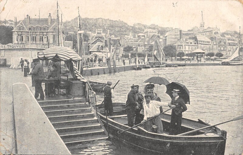 Carte postale ancienne Trouville Le Bac A Maree Haute
