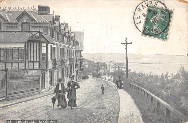 Carte postale ancienne Trouville Le Calvaire