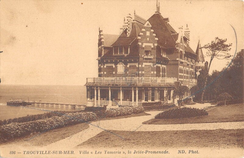 Carte postale ancienne Trouville Sur Mer Villa Les Tamaris Jetee Promenade à Trouville-sur-Mer