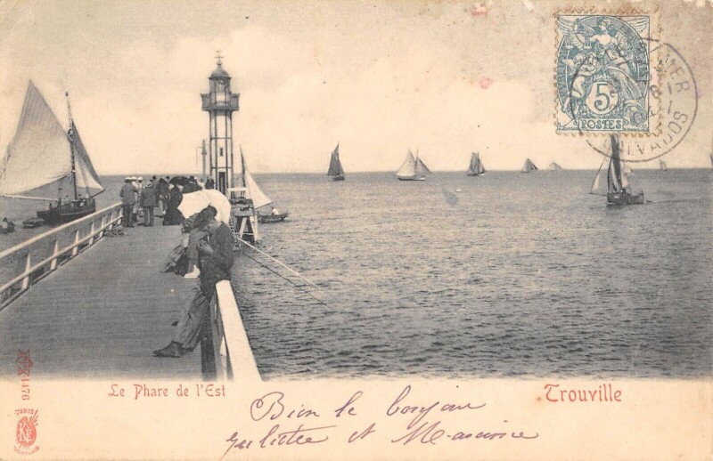 Carte postale ancienne Trouville Le Phare De L'Est