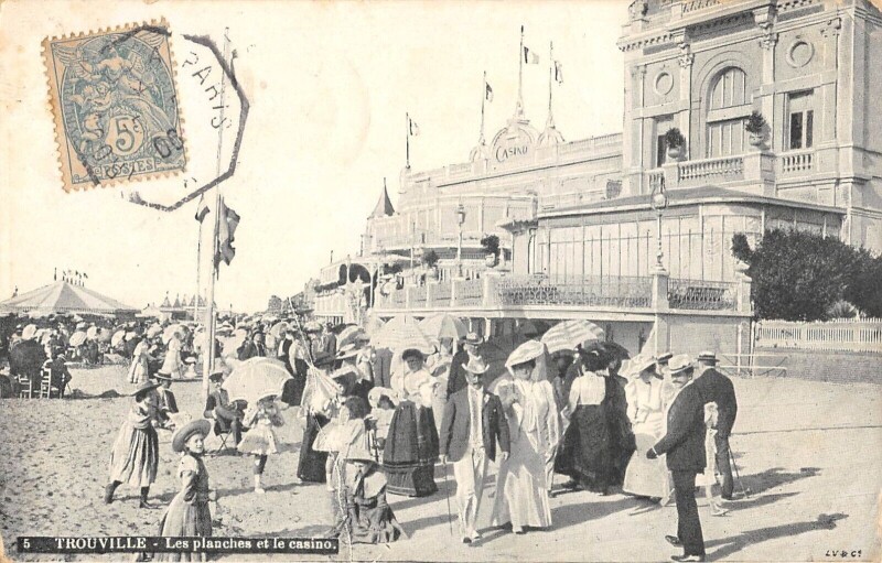 Carte postale ancienne Trouville Les Planches Et Le Casino