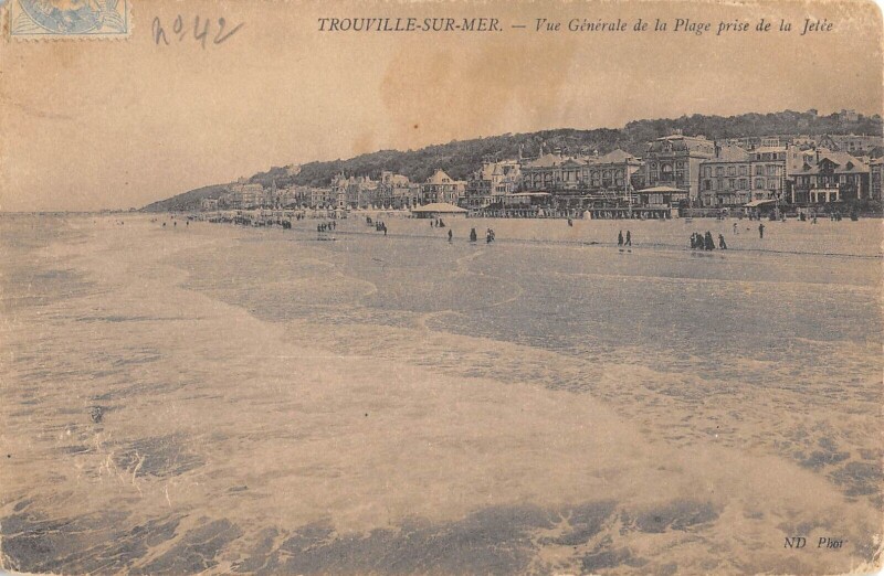 Carte postale ancienne Trouville Sur Mer Vue Generale De La Plage Prise De La Jetee à Trouville-sur-Mer