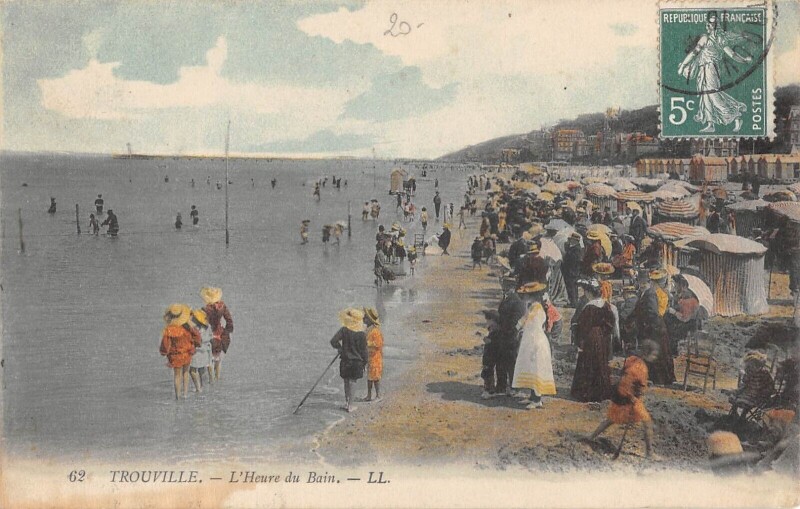 Carte postale ancienne Trouville L'Heure Du Bain