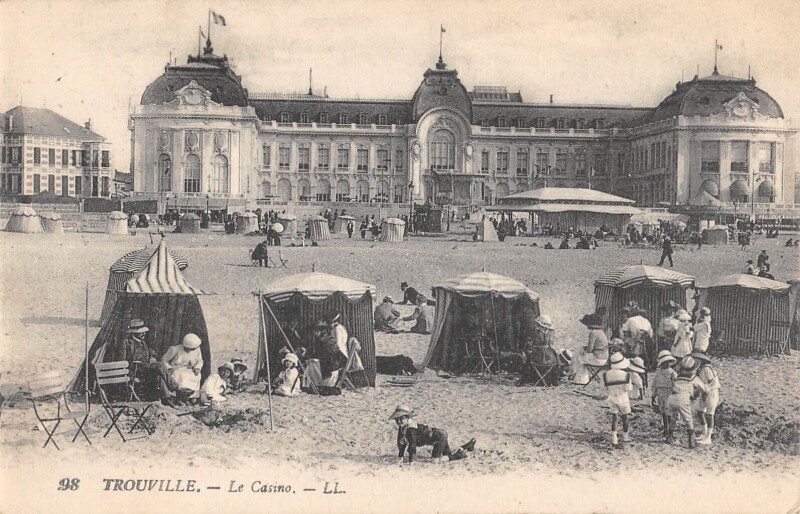 Carte postale ancienne Trouville Le Casino