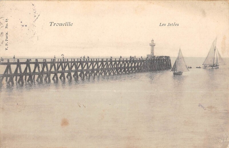 Carte postale ancienne Trouville Les Jetees