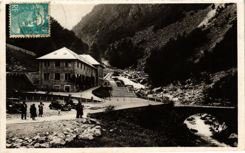 Carte postale ancienne Cauterets Etbalissements du Petit Saint-Sauveur à Cauterets