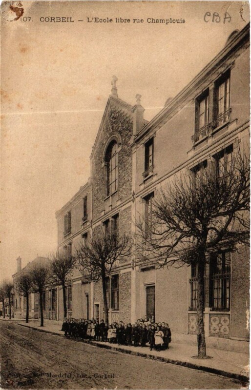 Carte postale ancienne Corbeil - L'Ecole libre rue Champlouis