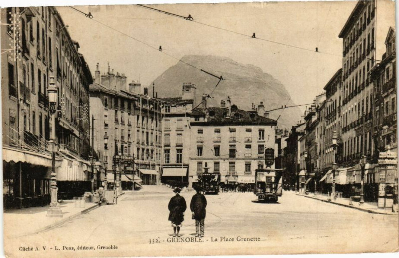 Carte postale ancienne Grenoble - La Place Grenette à Grenoble