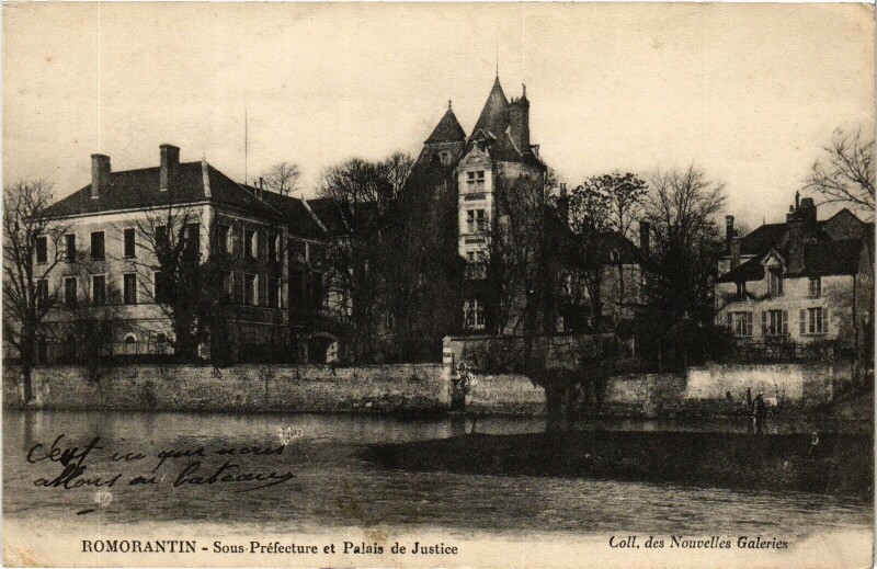 Carte postale ancienne Romorantin - Sous Prefecture et Palais de Justice