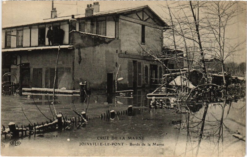Carte postale ancienne Joinville le Pont Crue de la Marne. Bords de la Marne France à Joinville-le-Pont