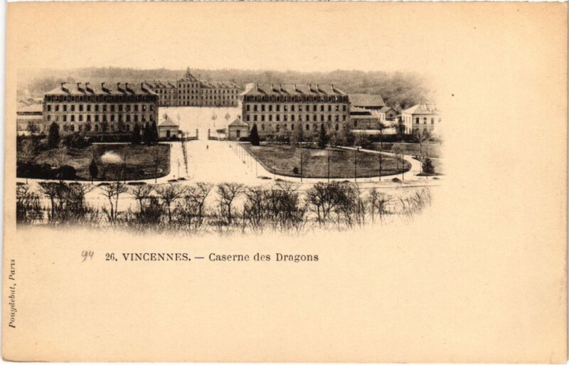 Carte postale ancienne Vincennes Caserne des Dragons France à Vincennes