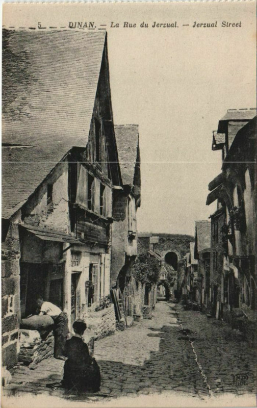 Carte postale ancienne Dinan La Rue du Jerzual France à Dinan