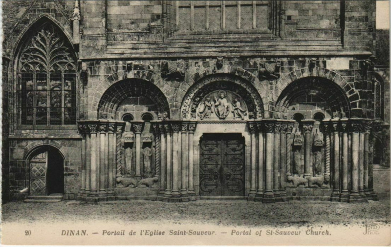 Carte postale ancienne Dinan Portail de l'Eglise St.Sauveur France à Dinan