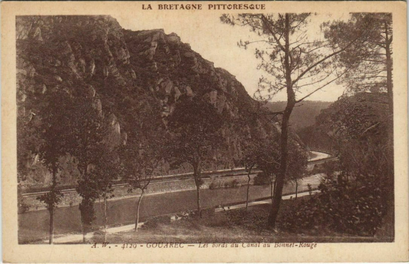 Carte postale ancienne Gouarec Les bords du Canal du Bonnet-Rouge France à Gouarec