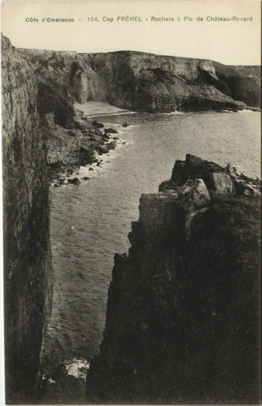 Carte postale ancienne Cap Frehel Rochers a Pic de Chateau Renard France