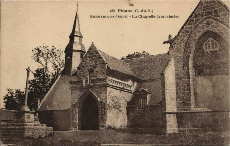 Carte postale ancienne Plouha Kermaria en Isquit, La Chapelle France à Plouha