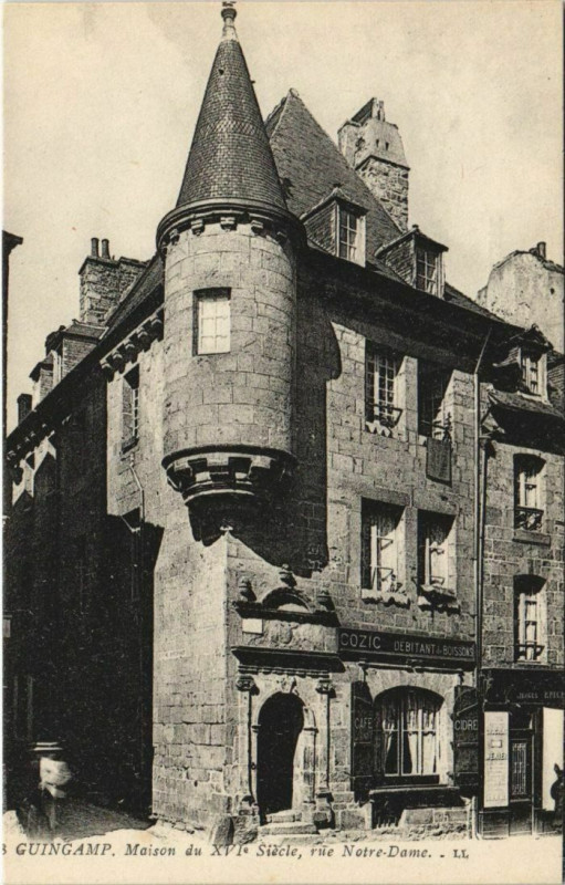 Carte postale ancienne Guingamp Maison du XVIe siecle France à Guingamp