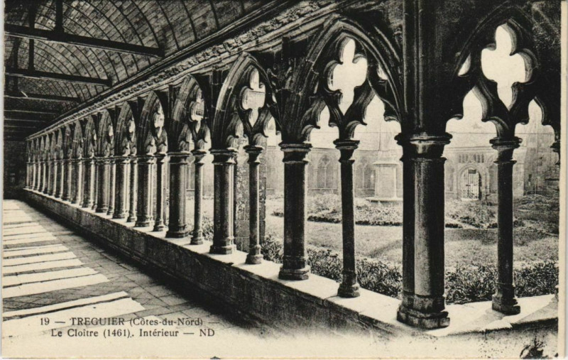 Carte postale ancienne Treguier Le Cloitre France