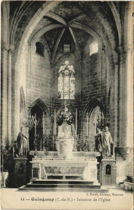 Carte postale ancienne Guingamp Interieur de l'Eglise France à Guingamp