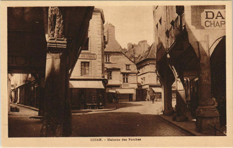 Carte postale ancienne Dinan Maisons des Porches France à Dinan