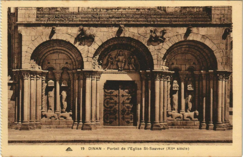 Carte postale ancienne Dinan Portail de l'Eglise St.Sauveur France à Dinan