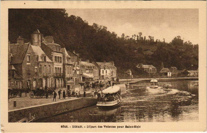Carte postale ancienne Dinan Depart des Vedettes pour St.Malo France à Dinan