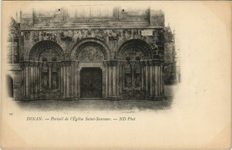 Carte postale ancienne Dinan Portail de l'Eglise St.Sauveur France à Dinan