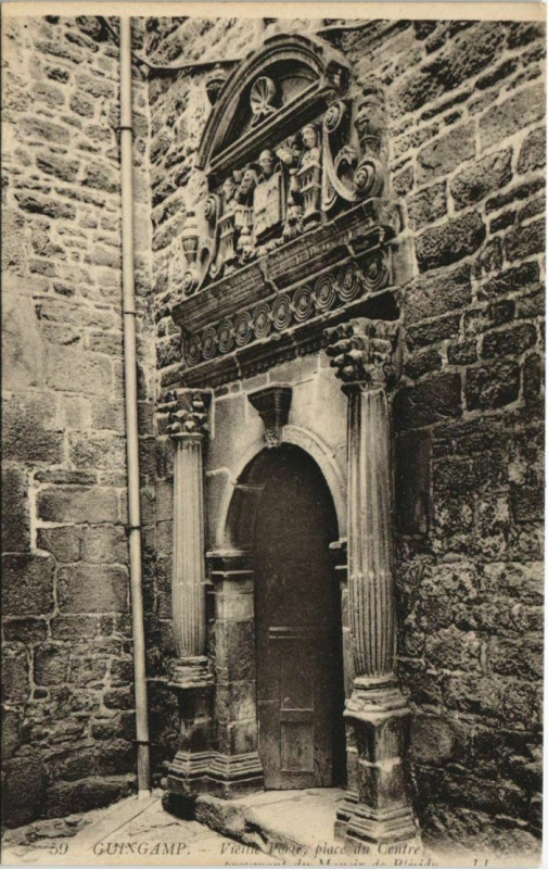 Carte postale ancienne Guingamp Vieille Porte France à Guingamp