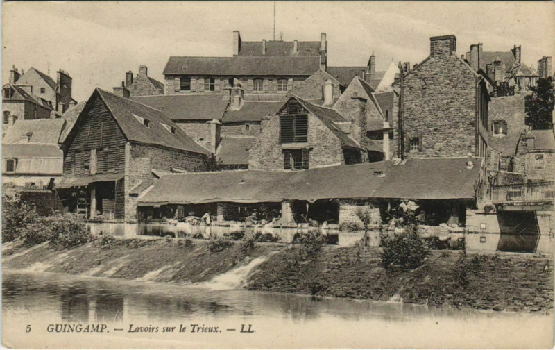 Carte postale ancienne Guingamp Lavoirs s le Trieux France à Guingamp