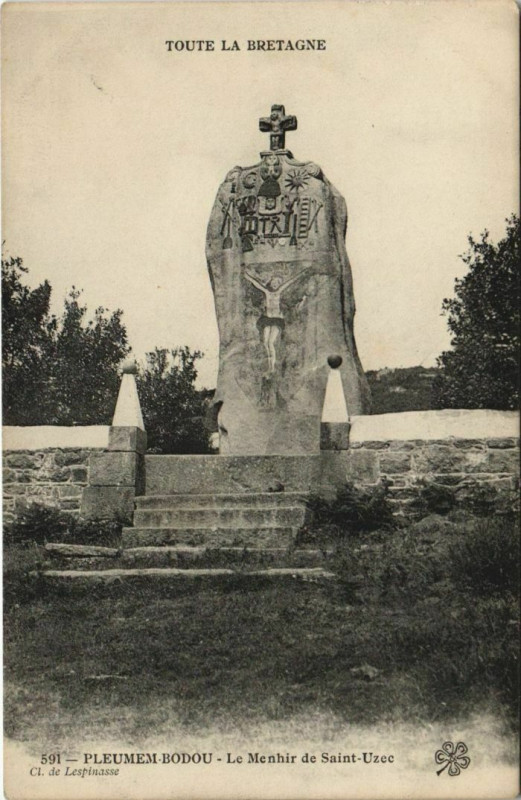 Carte postale ancienne Pleumem Bodou Le Menhir de Saint-Uzec France