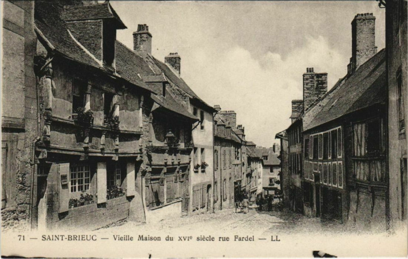 Carte postale ancienne St.Brieuc Vieille Maison XVIe siecle France