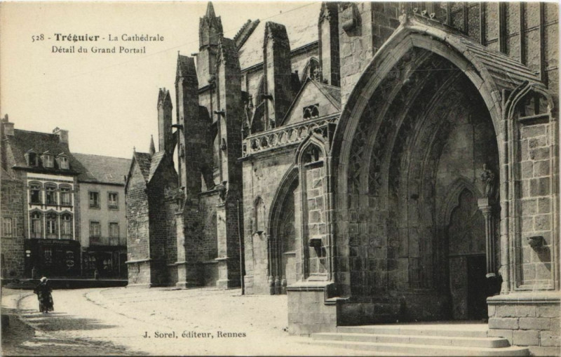 Carte postale ancienne Treguier Detail du Grand Portail France