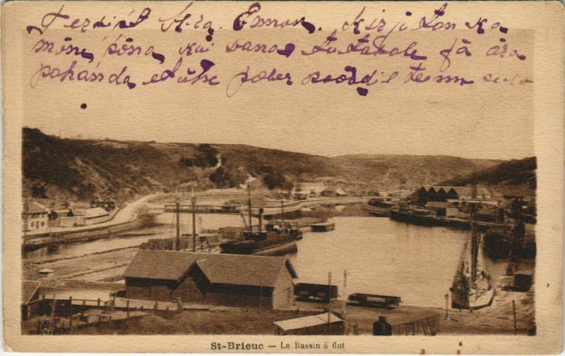 Carte postale ancienne St.Brieuc Le Bassin a flot France