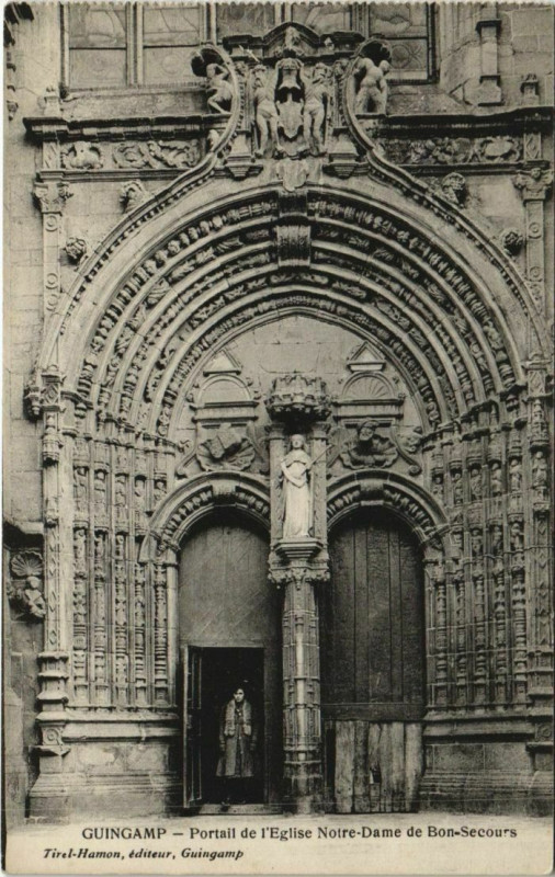 Carte postale ancienne Guingamp Portail de l'Eglise Notre Dame France à Guingamp