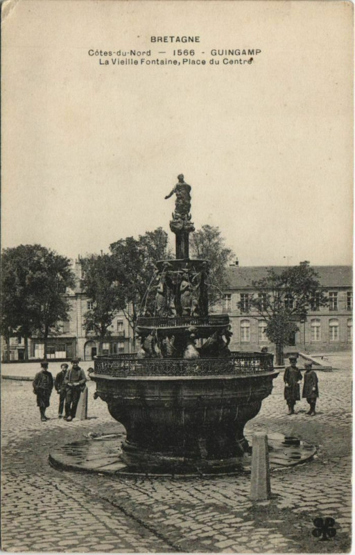 Carte postale ancienne Guingamp La Vieille Fontaine France à Guingamp