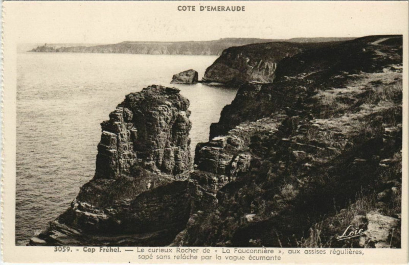 Carte postale ancienne Cap Frehel Le curieux Rocher de La Fauconniere France