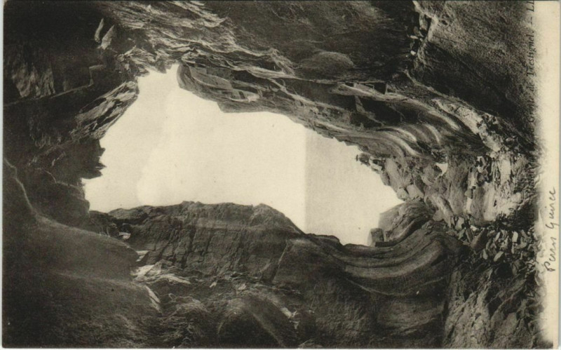 Carte postale ancienne Perros-Guirec Grande Grotte France à Perros-Guirec