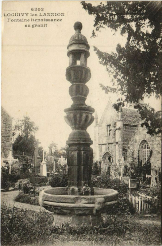 Carte postale ancienne Loguivy les Lannion Fontaine Renaissance en granit France à Lannion