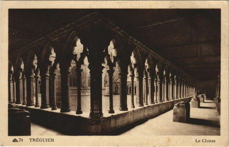 Carte postale ancienne Treguier Le Cloitre France