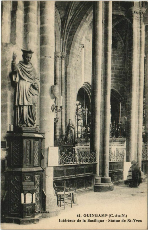 Carte postale ancienne Guingamp Interieur de la Basilique France à Guingamp