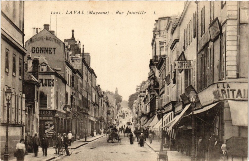 Carte postale ancienne Laval Mayenne-Rue Joinville à Laval