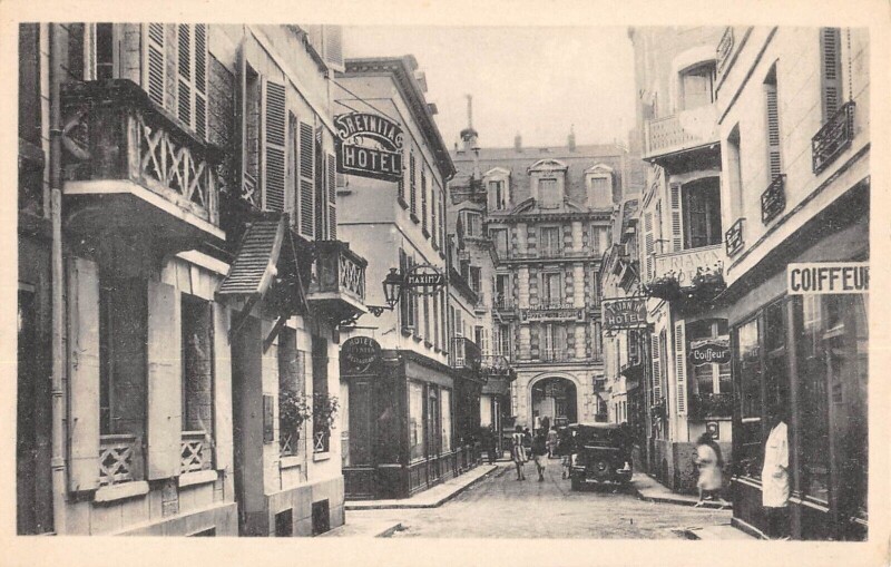 Carte postale ancienne Trouville Rue Carnot