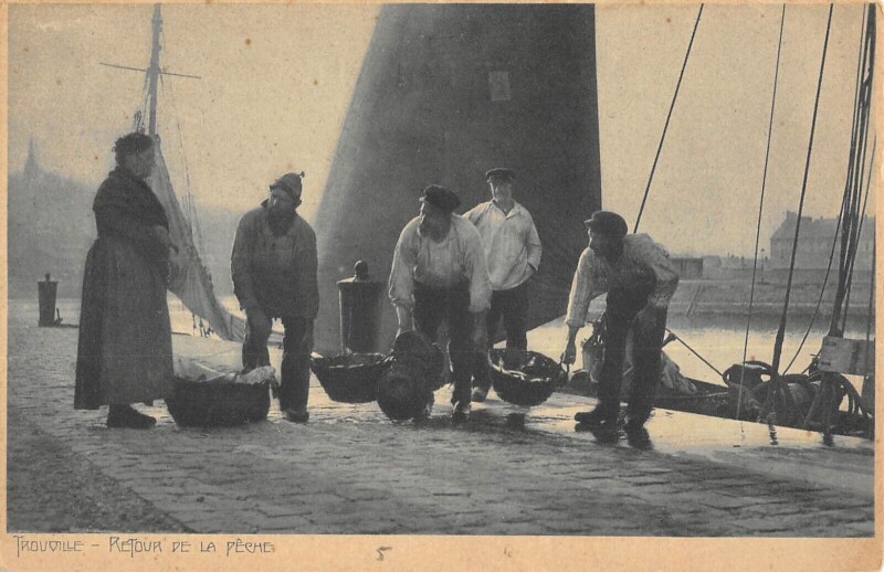 Carte postale ancienne Trouville Retour De La Peche