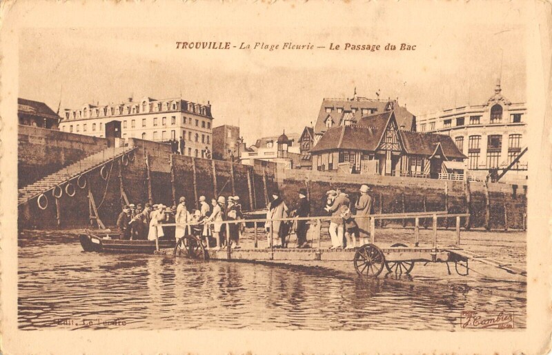Carte postale ancienne Trouville Le Passage Du Bac