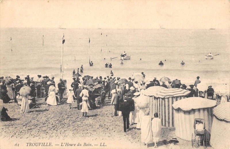 Carte postale ancienne Trouville L'Heure Du Bain