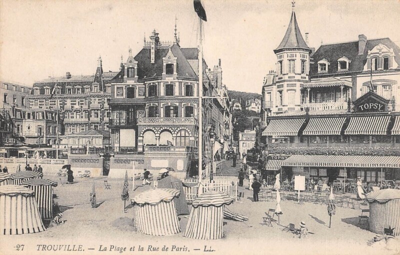 Carte postale ancienne Trouville La Plage Et Rue De Paris